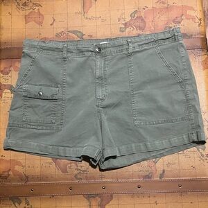 Time & Tru Olive Green Cargo Women's Plus Casual Summer Beach Cargo Sport Shorts